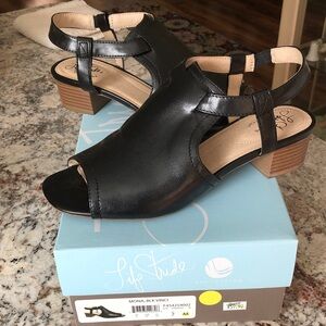 Life Stride Black Open-Toe Sandals